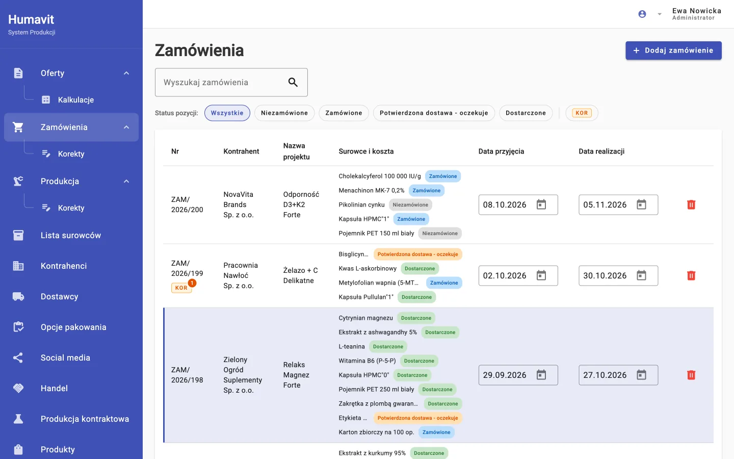 Lista zamówień surowców ze statusem każdej pozycji: niezamówione, zamówione, potwierdzona dostawa, dostarczone. Zrzut z aplikacji, dane fikcyjne.